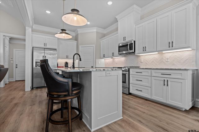 410 Deer Point Cove, Chandler, TX 75758