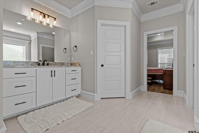 410 Deer Point Cove, Chandler, TX 75758