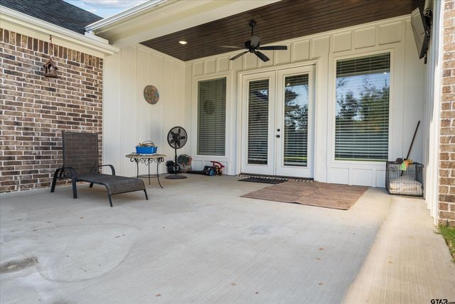 410 Deer Point Cove, Chandler, TX 75758