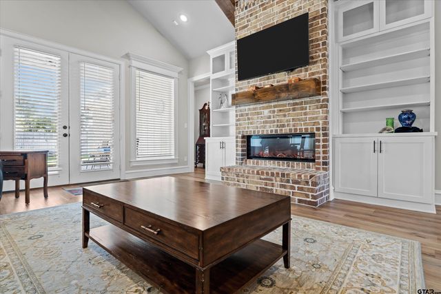 410 Deer Point Cove, Chandler, TX 75758