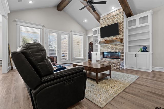 410 Deer Point Cove, Chandler, TX 75758