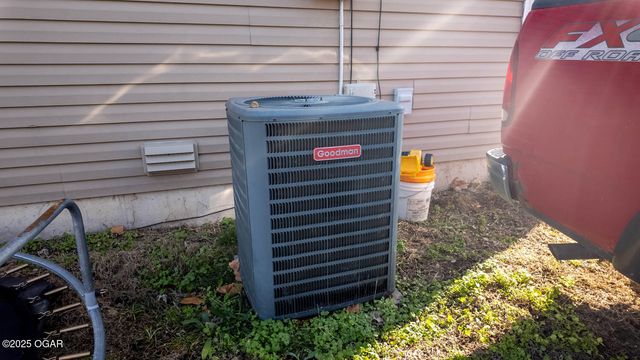 502 N Hall Street, Webb City, MO 64870