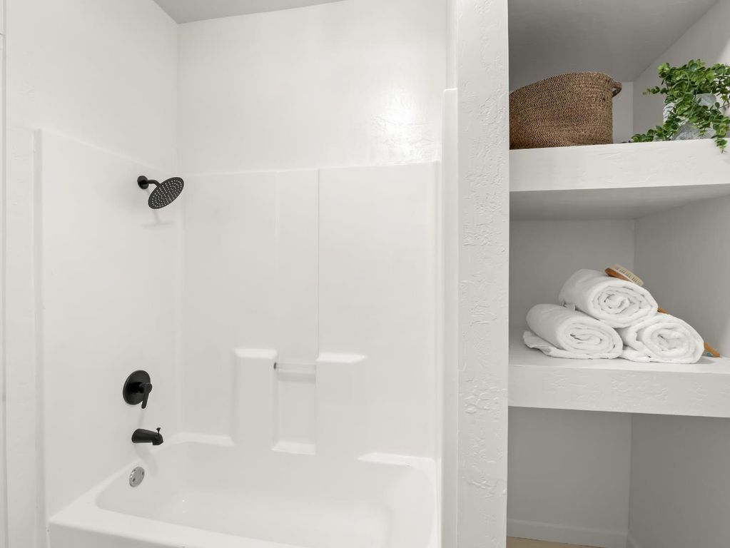 Image 12 of property listing at 425 W Elm Street, Hanford, CA 93230