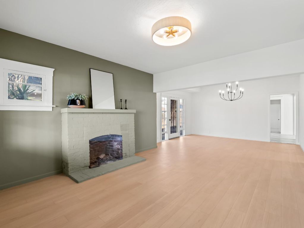 Image 3 of property listing at 425 W Elm Street, Hanford, CA 93230