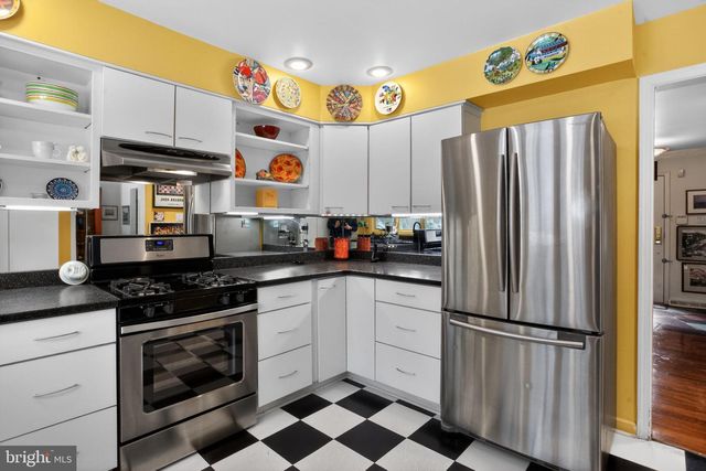 1121 TOWNSHIP LINE RD, Jenkintown, PA 19046