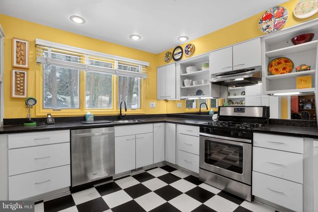 1121 TOWNSHIP LINE RD, Jenkintown, PA 19046