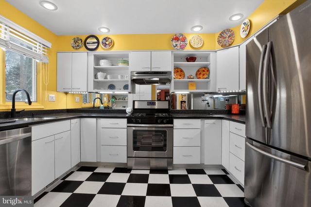 1121 TOWNSHIP LINE RD, Jenkintown, PA 19046