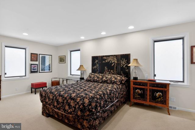 1121 TOWNSHIP LINE RD, Jenkintown, PA 19046