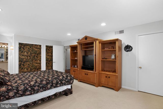 1121 TOWNSHIP LINE RD, Jenkintown, PA 19046