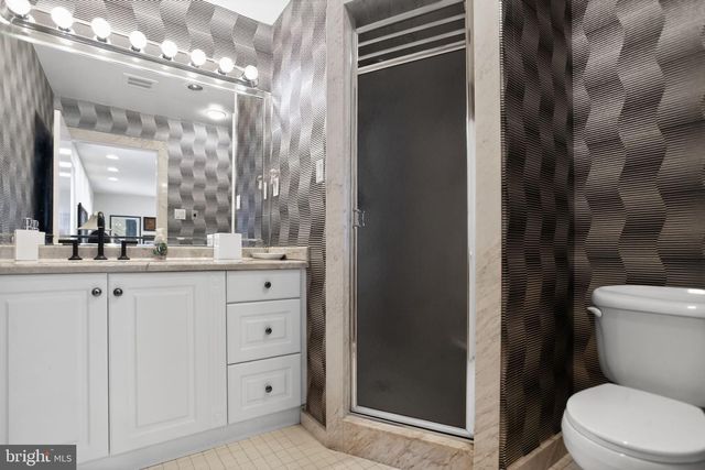 1121 TOWNSHIP LINE RD, Jenkintown, PA 19046