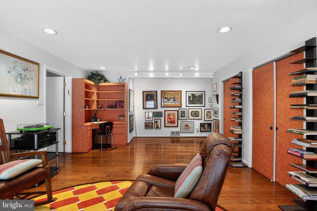 1121 TOWNSHIP LINE RD, Jenkintown, PA 19046