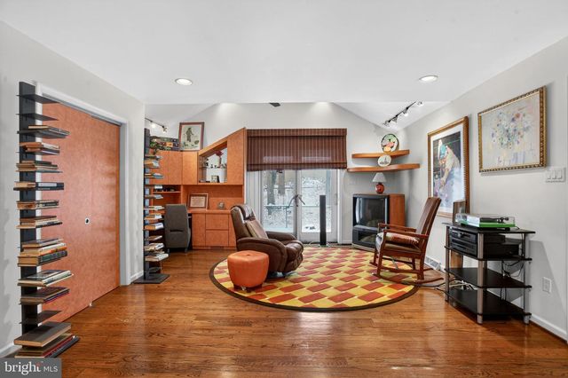 1121 TOWNSHIP LINE RD, Jenkintown, PA 19046