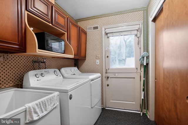 1121 TOWNSHIP LINE RD, Jenkintown, PA 19046