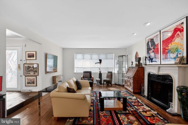 1121 TOWNSHIP LINE RD, Jenkintown, PA 19046