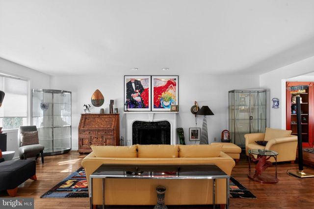 1121 TOWNSHIP LINE RD, Jenkintown, PA 19046