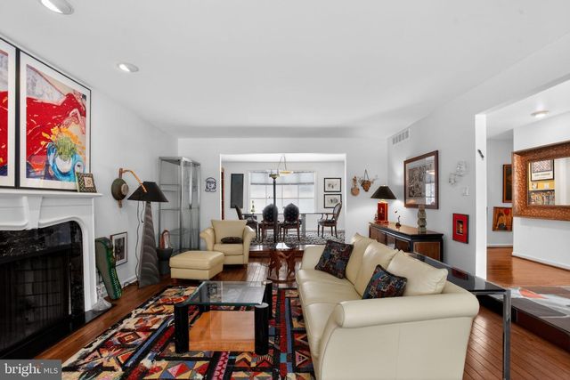 1121 TOWNSHIP LINE RD, Jenkintown, PA 19046