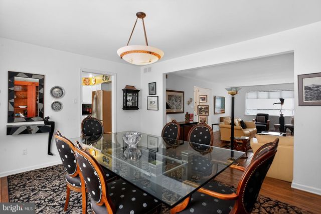 1121 TOWNSHIP LINE RD, Jenkintown, PA 19046