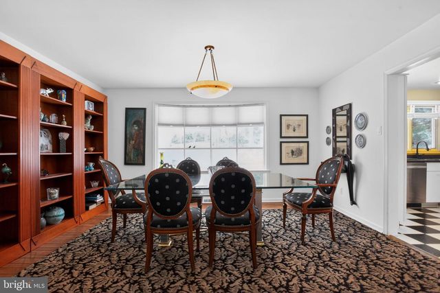 1121 TOWNSHIP LINE RD, Jenkintown, PA 19046