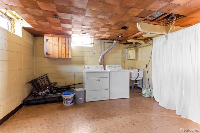 1830 N Gulley Road, Dearborn, MI 48128