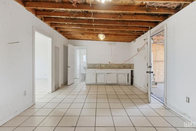 2930 Potomac Avenue, Bakersfield, CA 93307