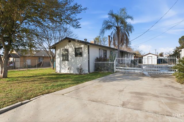 2930 Potomac Avenue, Bakersfield, CA 93307