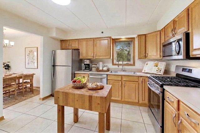 4401 Pershing Avenue 2N, Downers Grove, IL 60515