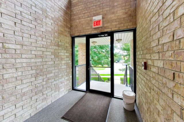 4401 Pershing Avenue 2N, Downers Grove, IL 60515