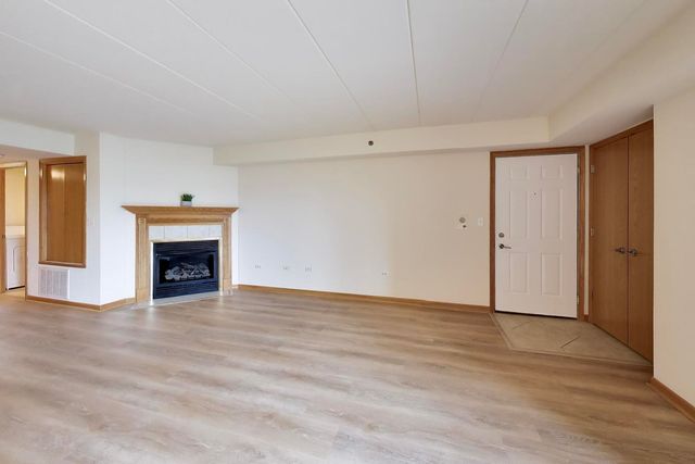 4401 Pershing Avenue 2N, Downers Grove, IL 60515