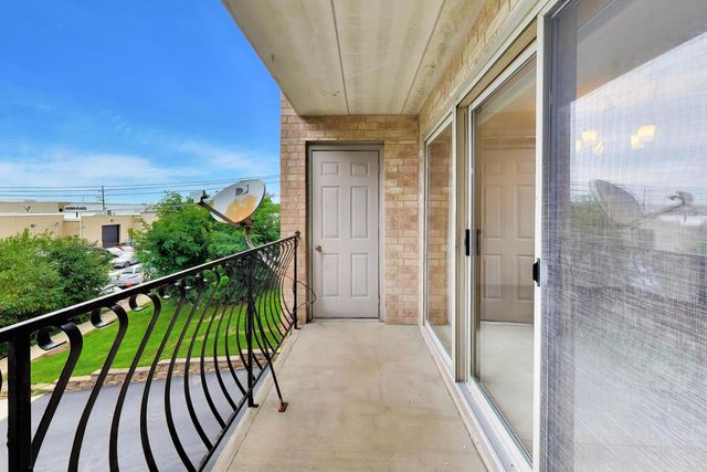 4401 Pershing Avenue 2N, Downers Grove, IL 60515