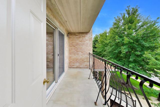 4401 Pershing Avenue 2N, Downers Grove, IL 60515
