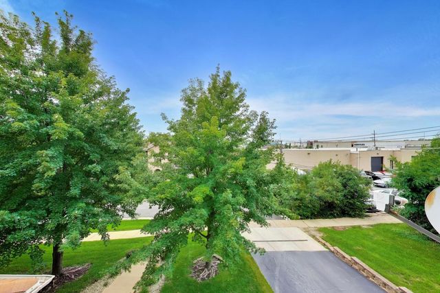 4401 Pershing Avenue 2N, Downers Grove, IL 60515