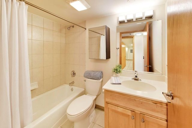 4401 Pershing Avenue 2N, Downers Grove, IL 60515