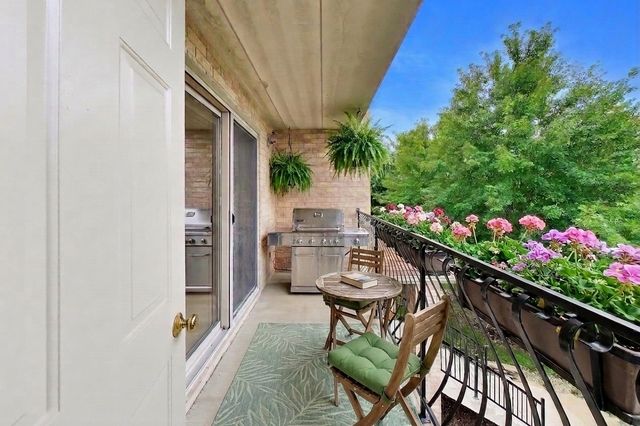 4401 Pershing Avenue 2N, Downers Grove, IL 60515