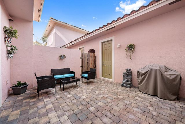 130 Lismore Lane, Jupiter, FL 33458