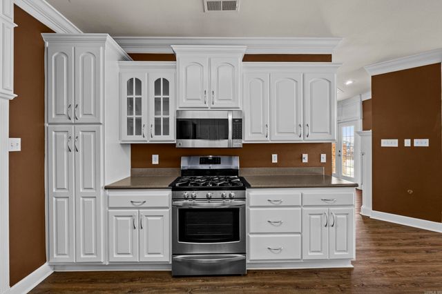 9425 Westlake Circle, Sherwood, AR 72120