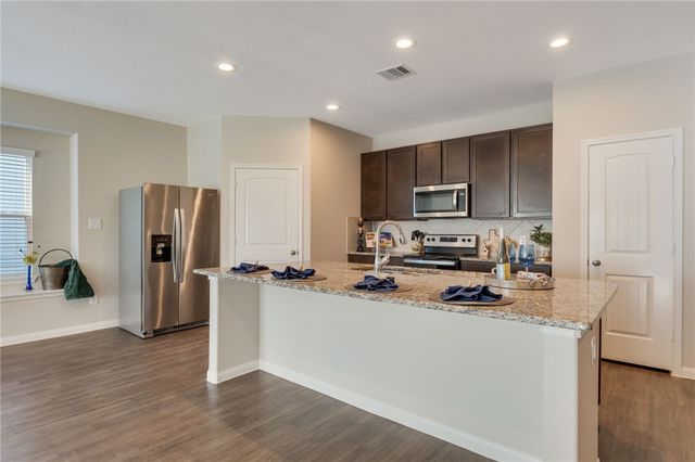 4704 Los Pines Way, Bryan, TX 77807