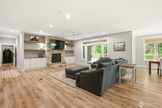 29615 SE 361st Place, Enumclaw, WA 98022