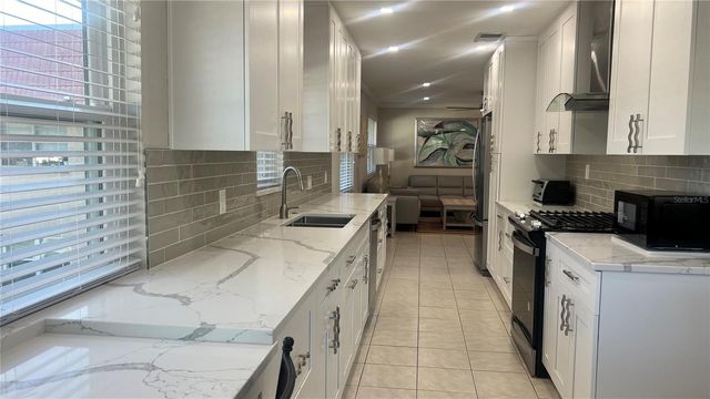 10036 63RD AVENUE N 22, St Petersburg, FL 33708