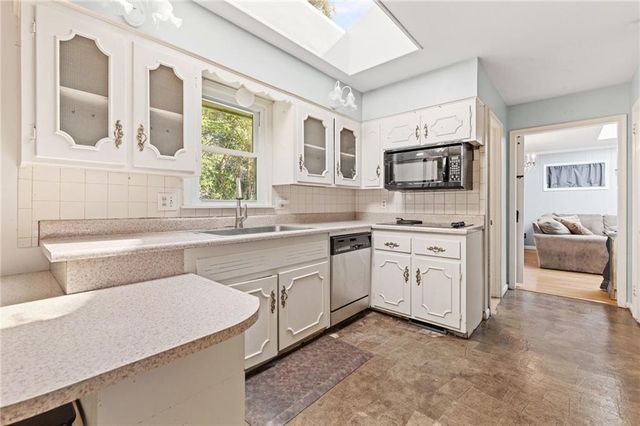 8712 WAVERLY Avenue, Kansas City, KS 66109