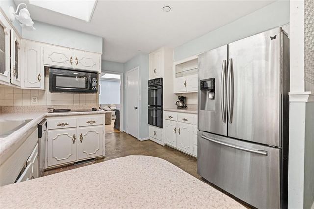 8712 WAVERLY Avenue, Kansas City, KS 66109