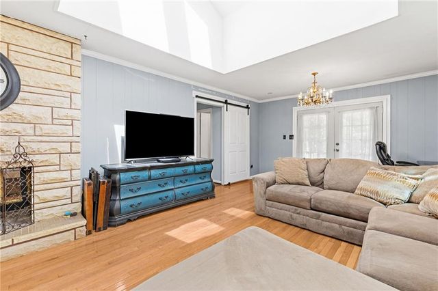 8712 WAVERLY Avenue, Kansas City, KS 66109