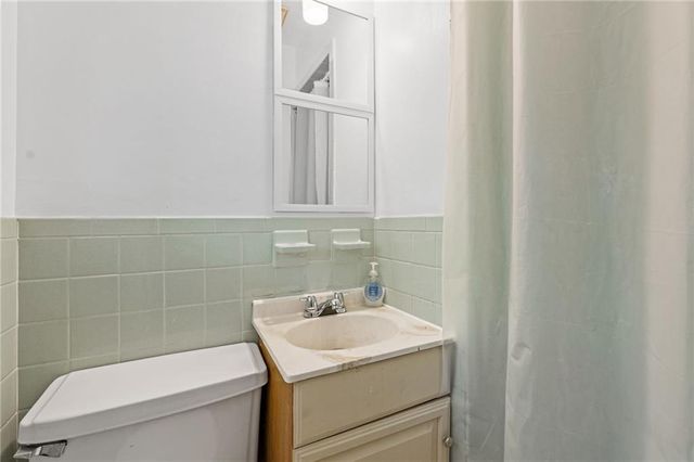 8712 WAVERLY Avenue, Kansas City, KS 66109