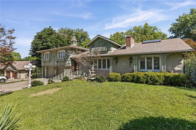 8712 WAVERLY Avenue, Kansas City, KS 66109