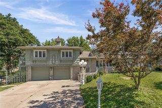 8712 WAVERLY Avenue, Kansas City, KS 66109