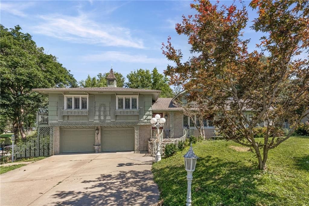 8712 WAVERLY Avenue, Kansas City, KS 66109