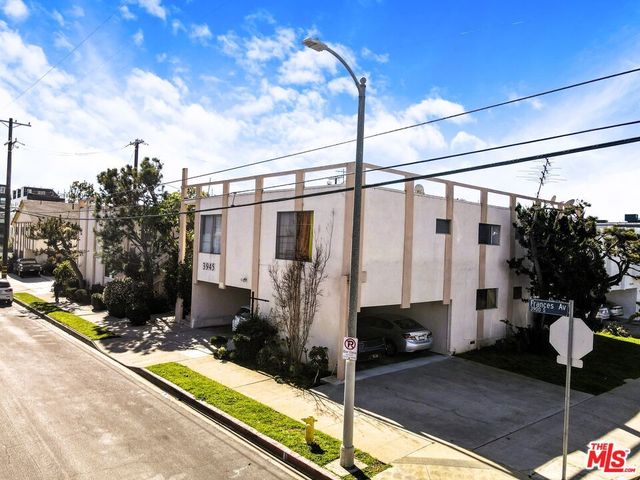 3945 Frances Avenue, Los Angeles, CA 90066