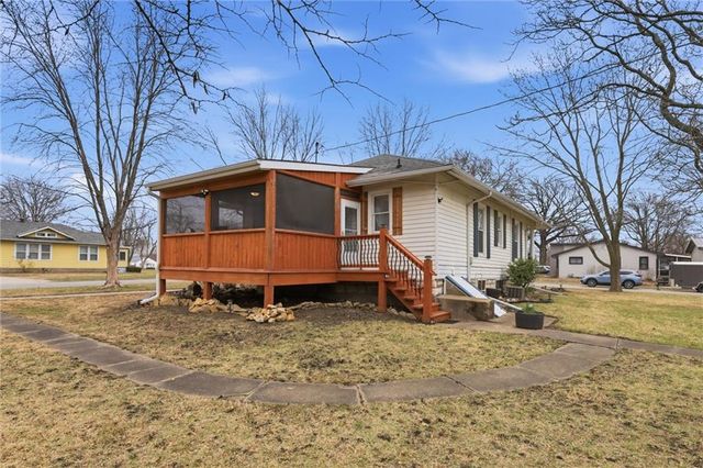 126 S OAK Street, Gardner, KS 66030