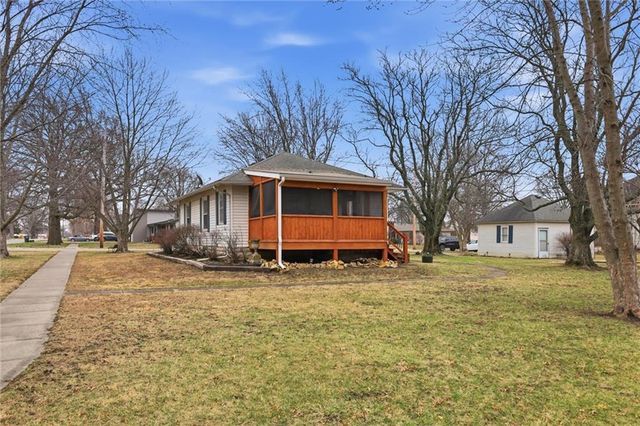 126 S OAK Street, Gardner, KS 66030