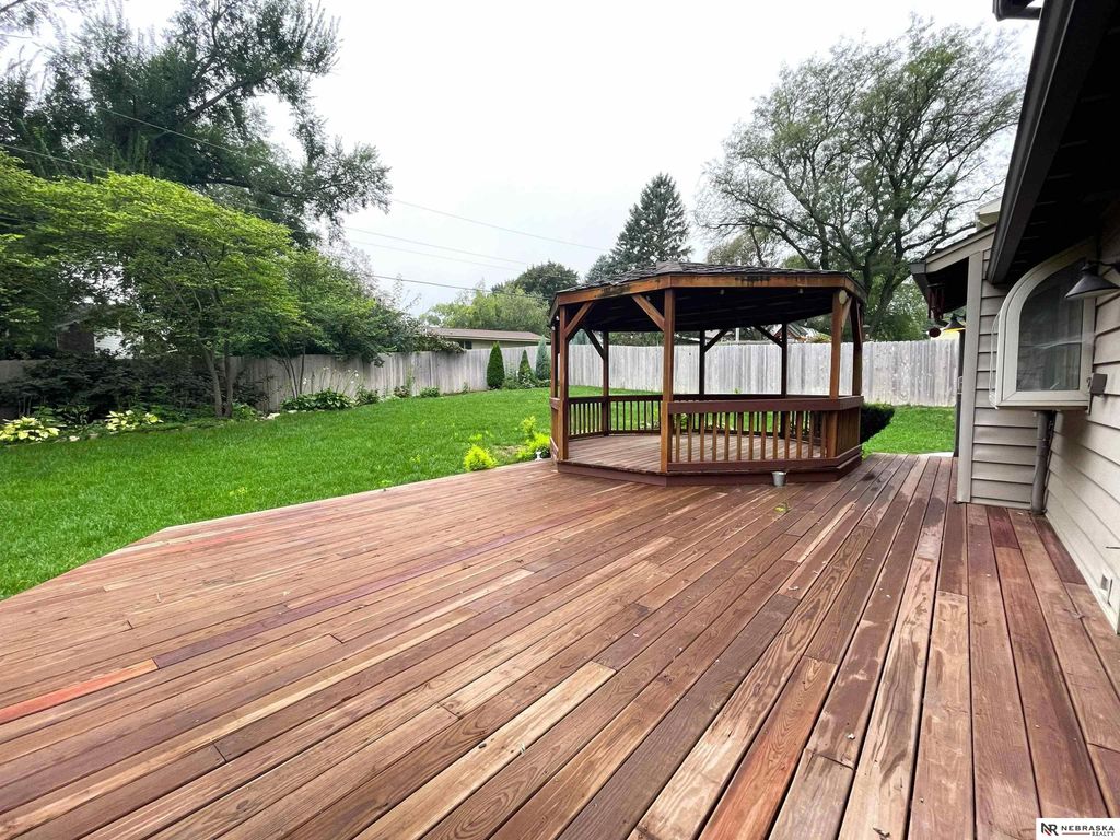 12837 Jackson Street, Omaha, NE 68154