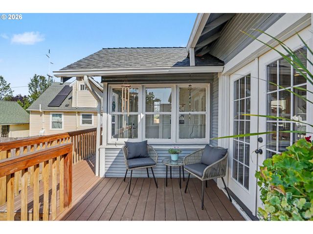914 PINE St, Silverton, OR 97381